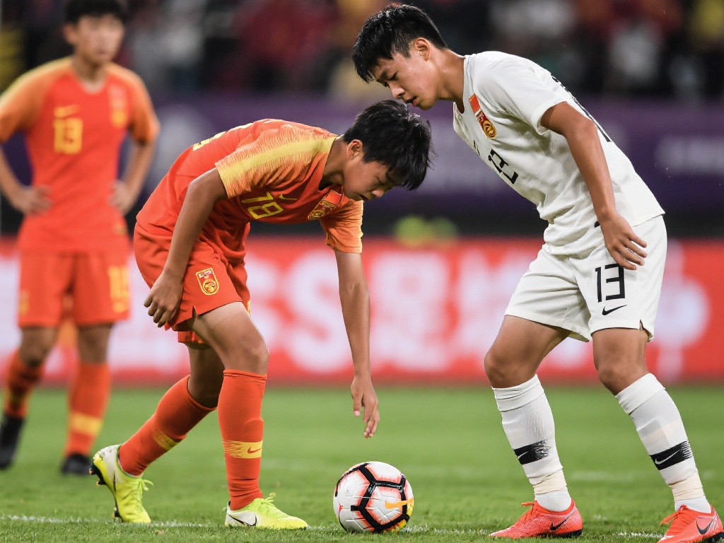 邓浩鸿：中国网坛新篇章，00后球员强势崛起主宰赛场